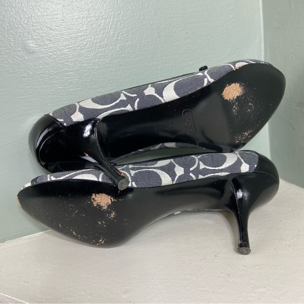 Coach Hayes Peep Open Toe Sz 7.5 Signature Fabric Black Patent Leather Heels - Picture 10 of 12